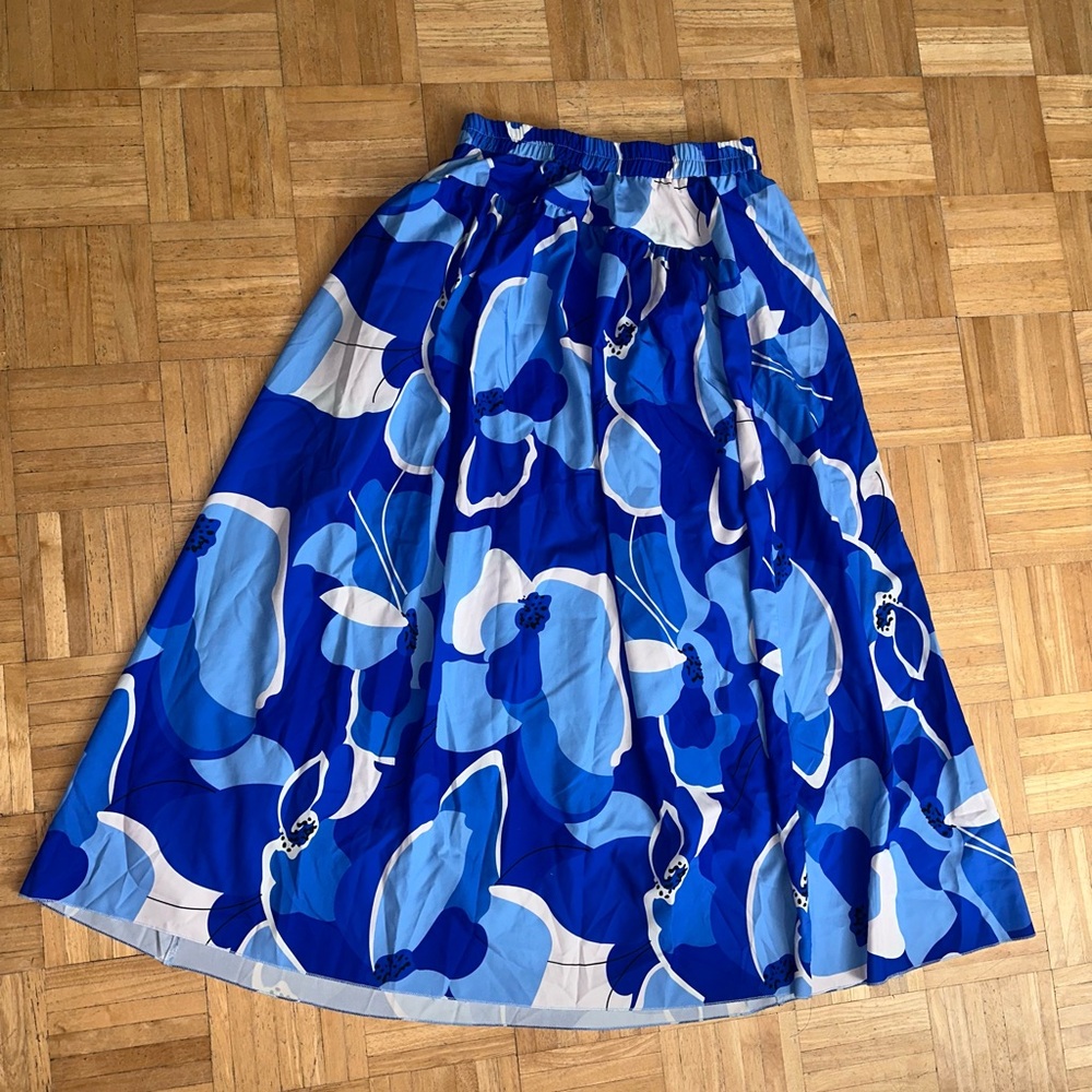 Bright, fun SHEIN skirt 
Large 
Lightly worn